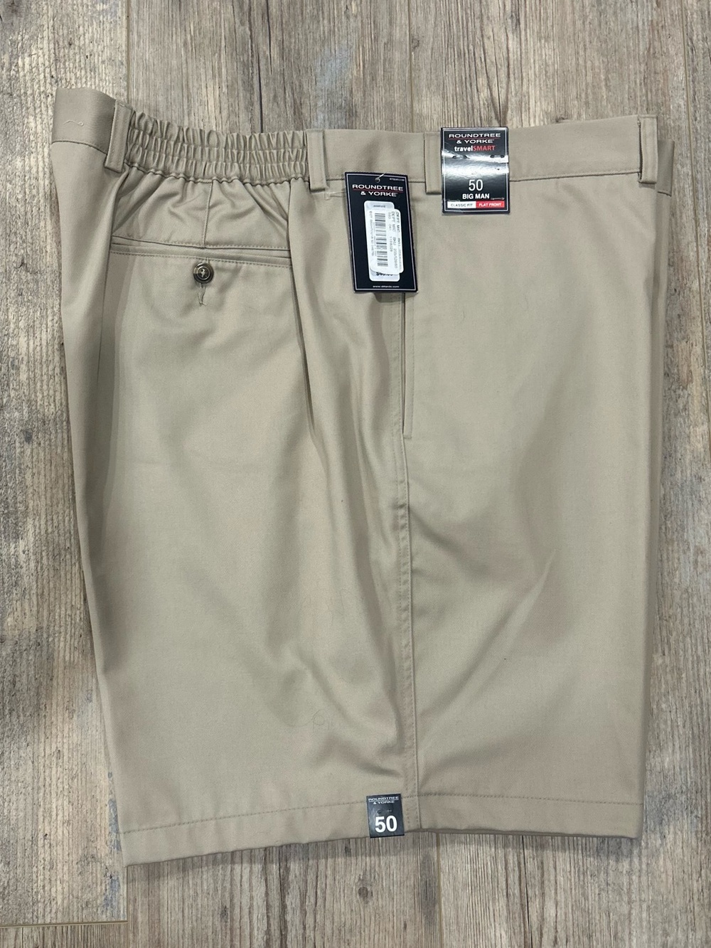Roundtree & Yorke Shorts Big 50
Travel Smart 
Khaki Flat Front EZ Care
